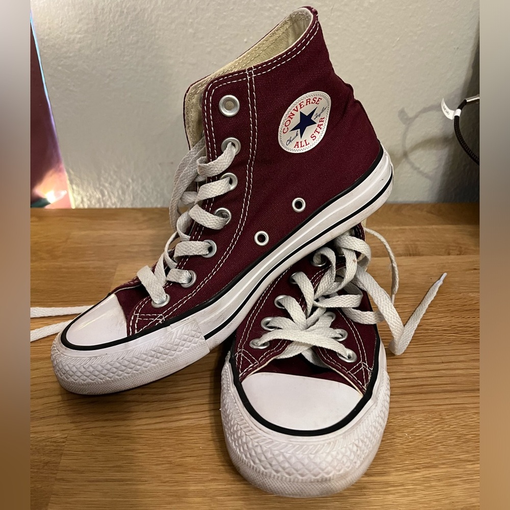 Maroon high top converse